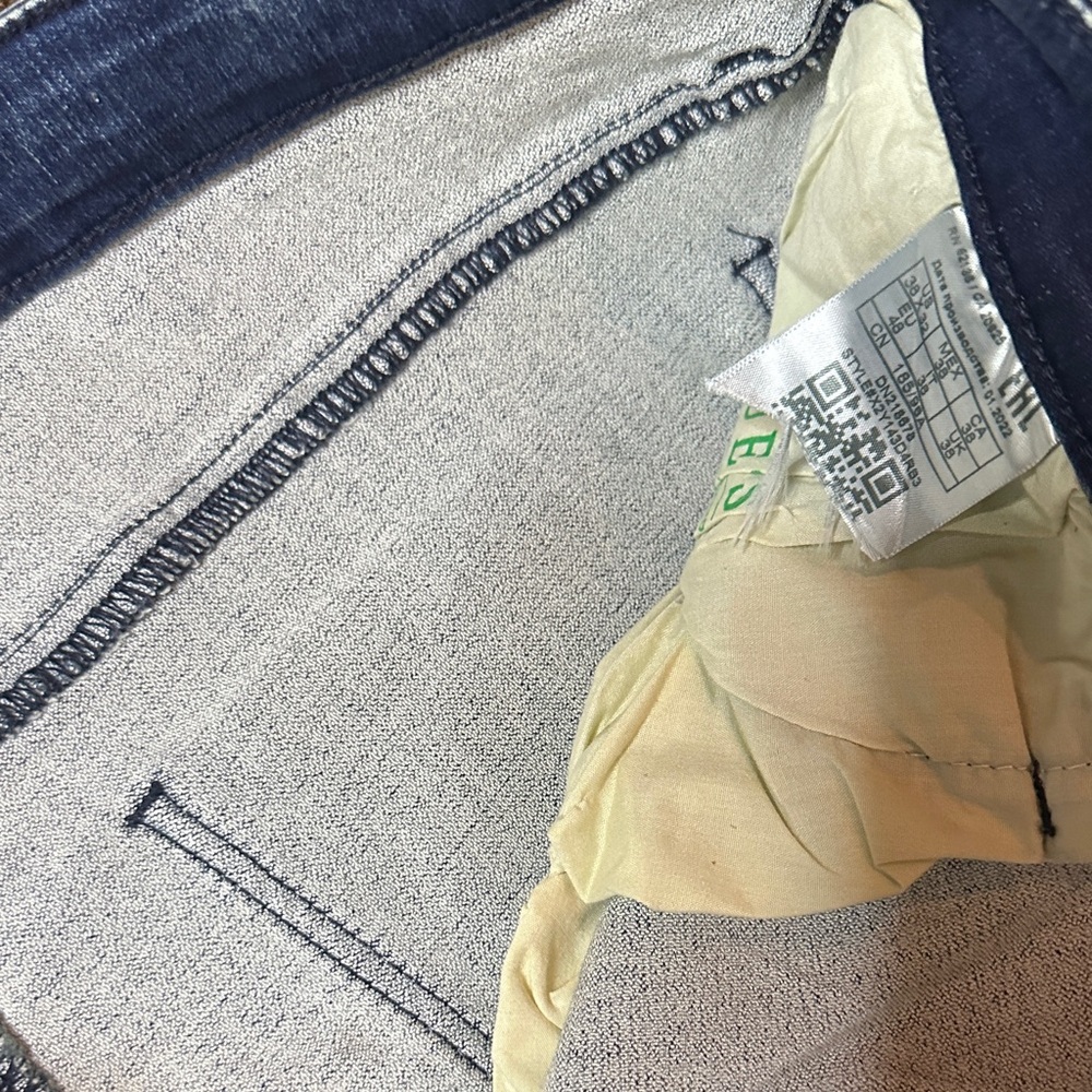 GUESS New Men's Faded Blue Slim Jeans size 38x32 - Picture 4 of 11